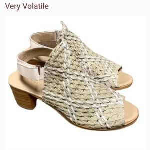 NWOB Very Volatile Cream Sling Back Peep Toe Bootie 9